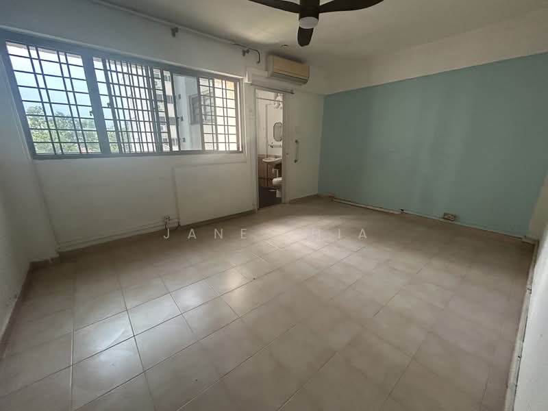 229 Yishun Street 21, 229 Yishun Street 21, 3 Bedrooms, 1,346 sqft, HDB Flat For Sale, by Jane Chia, 500060705 - Master bedroom - PropertyGuru.com.sg