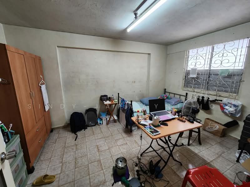 51 Lorong 6 Toa Payoh HDB Flat For Sale at S$ 350,000 | PropertyGuru Singapore - Bedroom 1