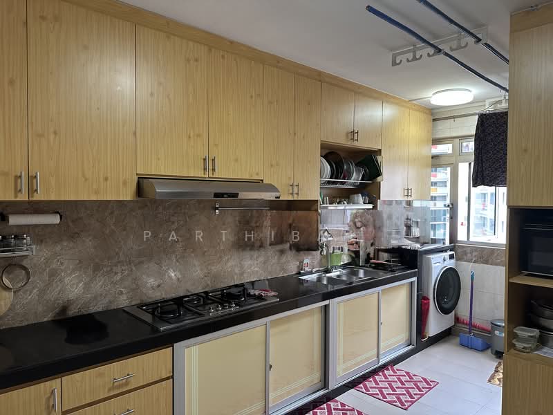 223 Choa Chu Kang Central HDB Flat For Sale at S$ 590,000 | PropertyGuru Singapore - Kitchen