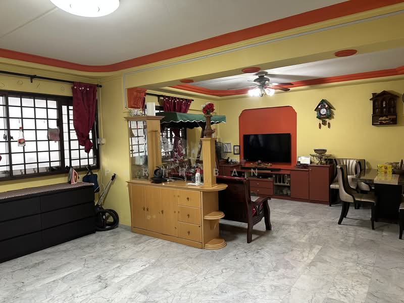 223 Choa Chu Kang Central HDB Flat For Sale at S$ 590,000 | PropertyGuru Singapore - Living Room