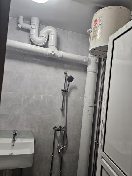 223 Choa Chu Kang Central, 223 Choa Chu Kang Central, 3 Bedrooms, 1,119 sqft, HDB Flat For Sale, by Parthiban ., 500060724 - Bathroom - PropertyGuru.com.sg