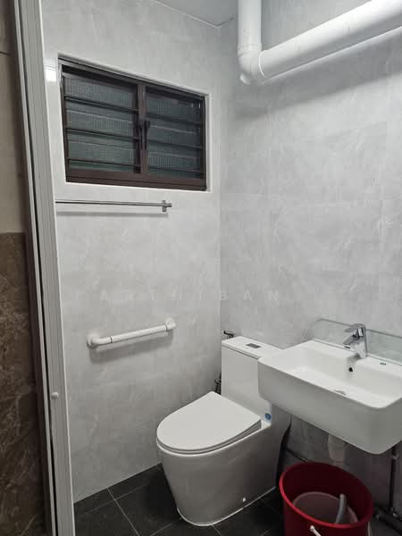 223 Choa Chu Kang Central, 223 Choa Chu Kang Central, 3 Bedrooms, 1,119 sqft, HDB Flat For Sale, by Parthiban ., 500060724 - Bathroom - PropertyGuru.com.sg