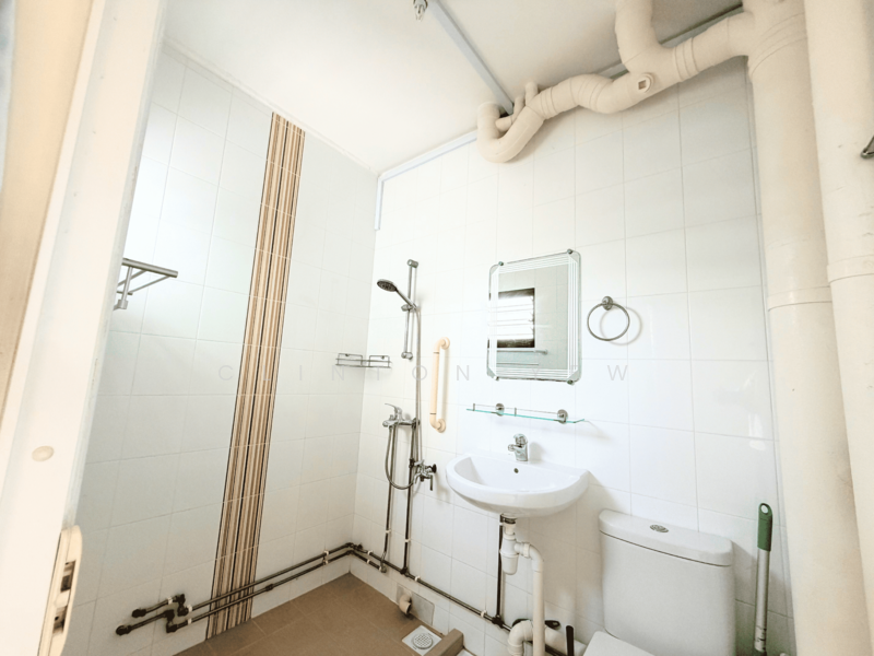 421 Tampines Street 41, 421 Tampines Street 41, 2 Bedrooms, 797 sqft, HDB Flat For Rent, by Clinton Yew, 500060726 - Bathroom - PropertyGuru.com.sg