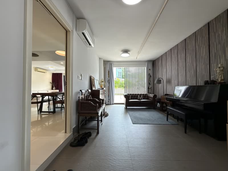 The Quartz Condominium For Sale at S$ 3,300,000 | PropertyGuru Singapore - Living Room