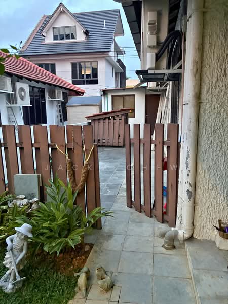 Cardiff Grove Corner Terrace Corner Terrace For Sale at S$ 5,200,000 | PropertyGuru Singapore - Exterior