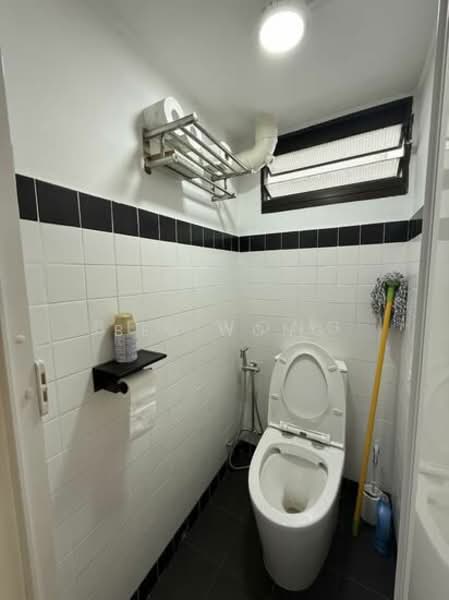 16 Telok Blangah Crescent, 16 Telok Blangah Crescent, 3 Bedrooms, 818 sqft, HDB Flat For Rent, by Ben Wong, 500060741 - Bathroom - PropertyGuru.com.sg