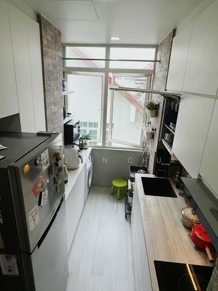 Treasure Mansions Apartment For Sale at S$ 1,188,888 | PropertyGuru Singapore - Kitchen