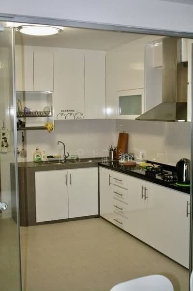 512 Choa Chu Kang Street 51 HDB Flat For Sale at S$ 688,000 | PropertyGuru Singapore - Kitchen