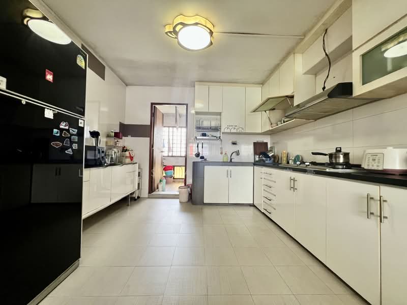512 Choa Chu Kang Street 51 HDB Flat For Sale at S$ 688,000 | PropertyGuru Singapore - Kitchen