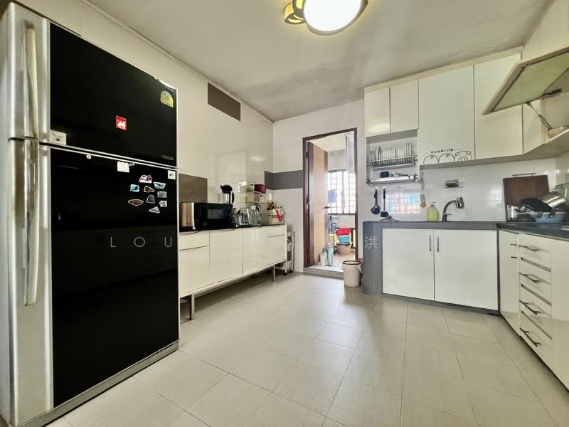 512 Choa Chu Kang Street 51 HDB Flat For Sale at S$ 688,000 | PropertyGuru Singapore - Kitchen