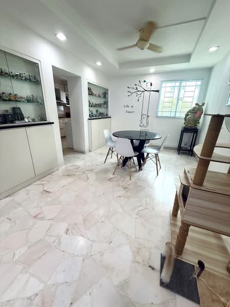 818 Woodlands Street 82 HDB Flat For Sale at S$ 1,199,000 | PropertyGuru Singapore - Dining Room