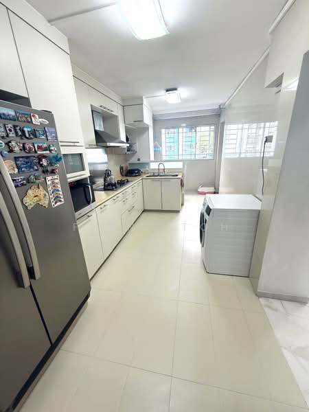 818 Woodlands Street 82 HDB Flat For Sale at S$ 1,199,000 | PropertyGuru Singapore - Kitchen