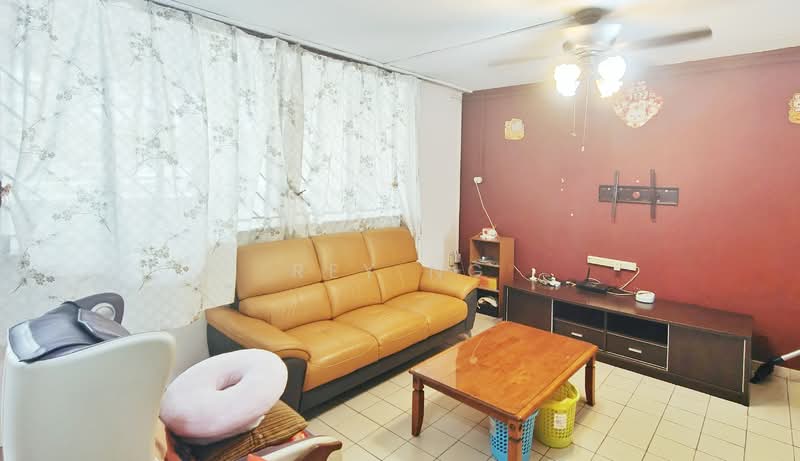 235 Serangoon Avenue 3 HDB Flat For Sale at S$ 599,999 | PropertyGuru Singapore - Living Room
