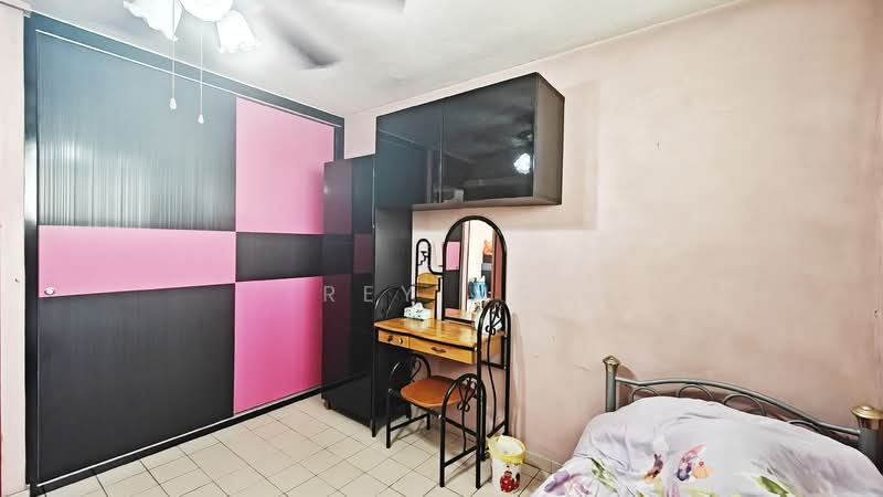 235 Serangoon Avenue 3 HDB Flat For Sale at S$ 599,999 | PropertyGuru Singapore - Bedroom