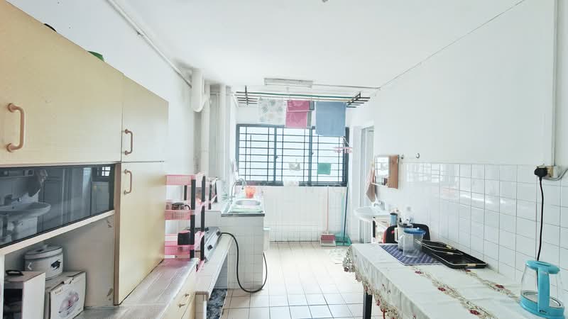 235 Serangoon Avenue 3 HDB Flat For Sale at S$ 599,999 | PropertyGuru Singapore - Kitchen