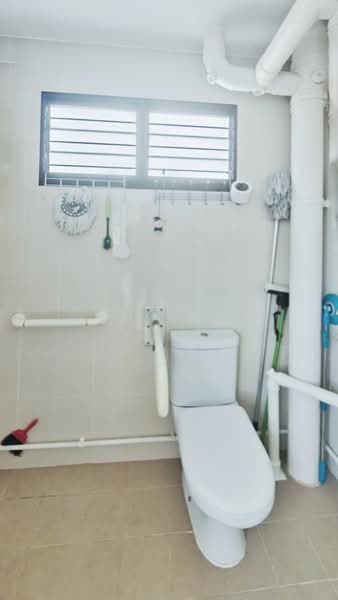 235 Serangoon Avenue 3 HDB Flat For Sale at S$ 599,999 | PropertyGuru Singapore - Bathroom