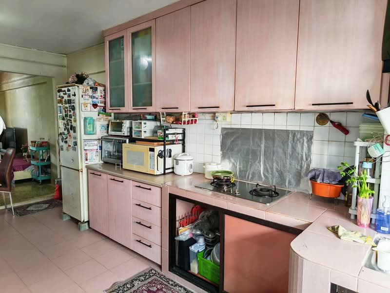 24 Marsiling Drive HDB Flat For Sale at S$ 398,000 | PropertyGuru Singapore - Kitchen