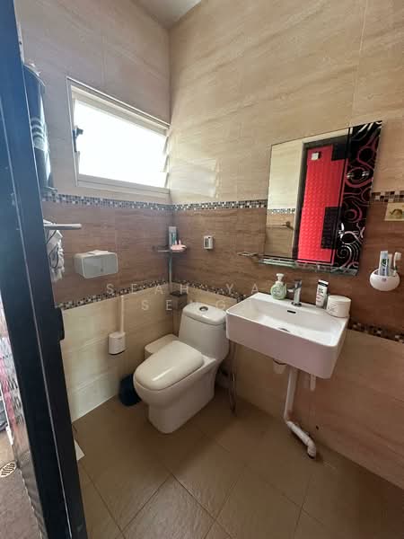 213B Compassvale Lane, sharing apartment, common room with aircon, blackout curtains and wardrobe, Compassvale Lane, 1 Bedroom, 140 sqft, HDB Flat For Rent, by Seah Yam Sengh, 500060798 - Bathroom - PropertyGuru.com.sg