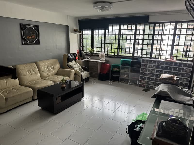 213 Lorong 8 Toa Payoh HDB Flat For Sale at S$ 588,000 | PropertyGuru Singapore - Living Room
