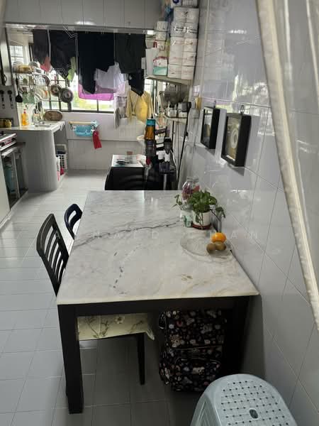 213 Lorong 8 Toa Payoh HDB Flat For Sale at S$ 588,000 | PropertyGuru Singapore - Kitchen