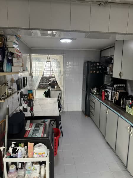 213 Lorong 8 Toa Payoh HDB Flat For Sale at S$ 588,000 | PropertyGuru Singapore - Kitchen