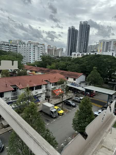 213 Lorong 8 Toa Payoh HDB Flat For Sale at S$ 588,000 | PropertyGuru Singapore - Exterior