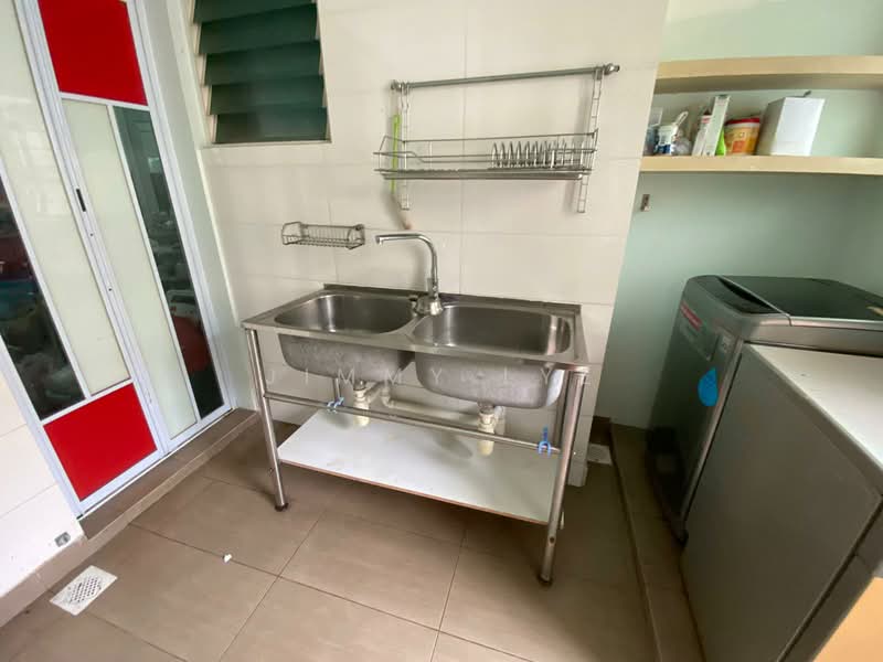 Melville Park Condominium For Sale at S$ 1,290,000 | PropertyGuru Singapore - Kitchen