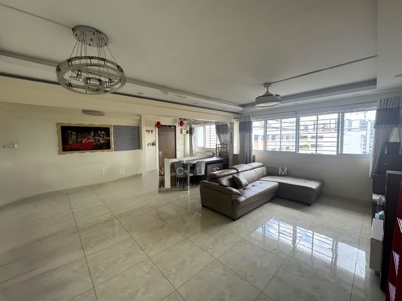 757 Yishun Street 72 HDB Flat For Sale at S$ 705,000 | PropertyGuru Singapore - Living Room