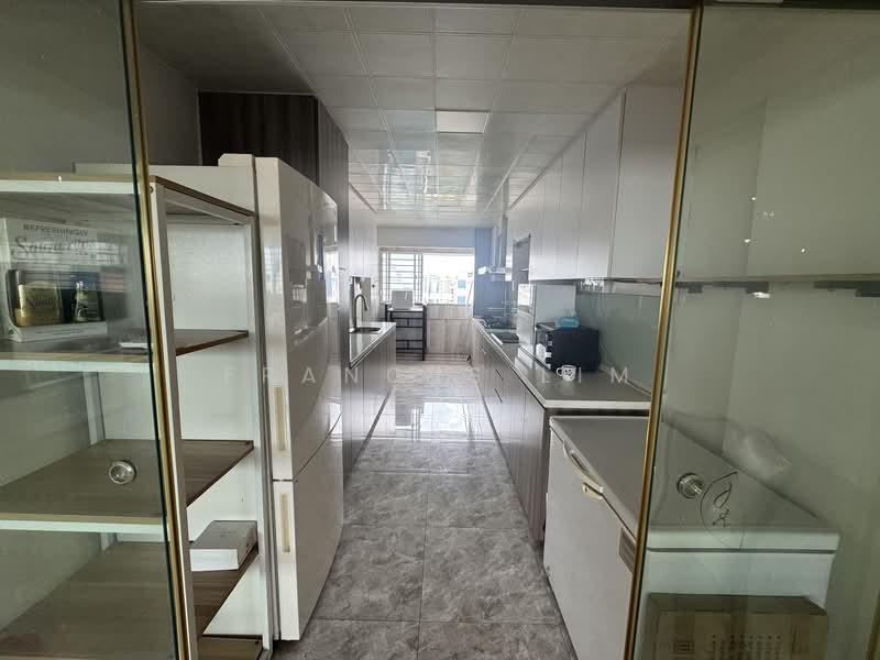 757 Yishun Street 72 HDB Flat For Sale at S$ 705,000 | PropertyGuru Singapore - Kitchen