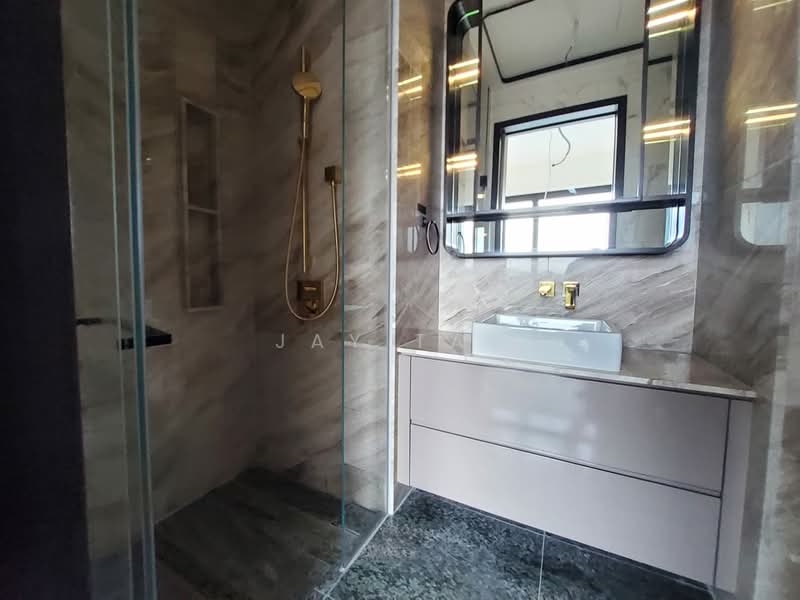 Perfect Ten Condominium For Sale at S$ 2,500,000 | PropertyGuru Singapore - Bathroom