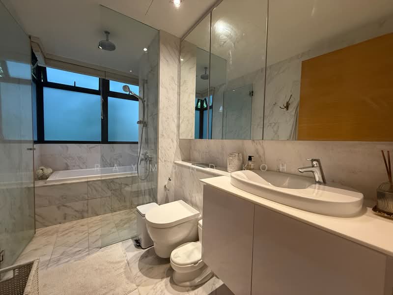 WaterScape @ Cavenagh Apartment For Sale at S$ 3,000,000 | PropertyGuru Singapore - Bathroom