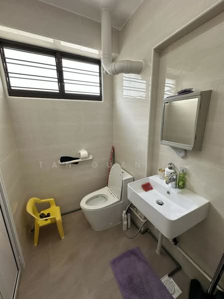 888 Tampines Street 81 HDB Flat For Sale at S$ 648,888 | PropertyGuru Singapore - Bathroom