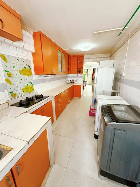 235 Tampines Street 21 HDB Flat For Sale at S$ 650,000 | PropertyGuru Singapore - Kitchen