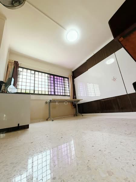 235 Tampines Street 21 HDB Flat For Sale at S$ 650,000 | PropertyGuru Singapore - Study
