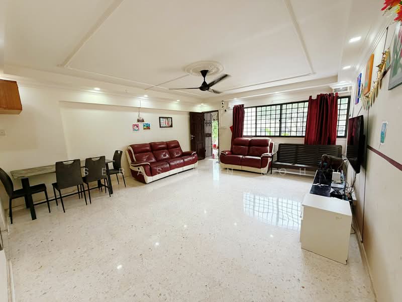 235 Tampines Street 21 HDB Flat For Sale at S$ 650,000 | PropertyGuru Singapore - Living Room
