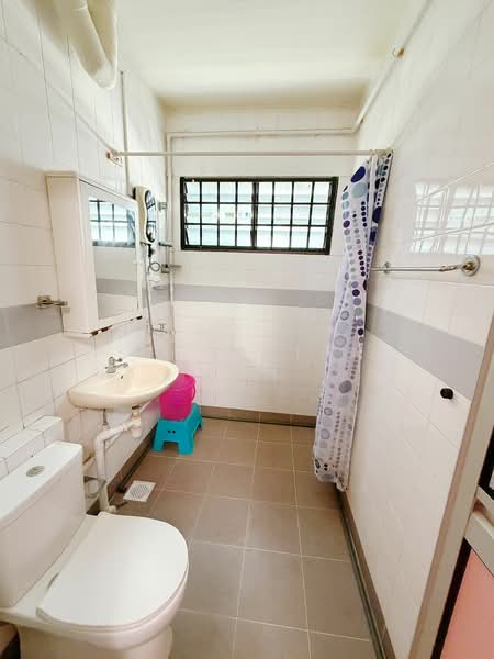 235 Tampines Street 21 HDB Flat For Sale at S$ 650,000 | PropertyGuru Singapore - Bathroom