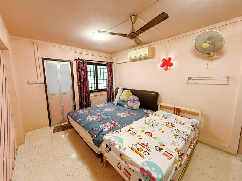 235 Tampines Street 21 HDB Flat For Sale at S$ 650,000 | PropertyGuru Singapore - Bedroom