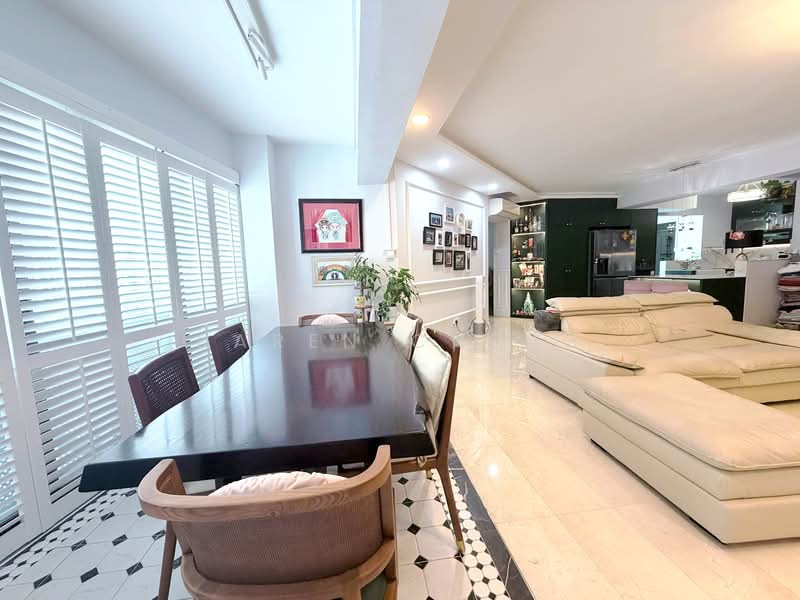 604 Senja Road HDB Flat For Sale at S$ 1,050,000 | PropertyGuru Singapore - Living Room