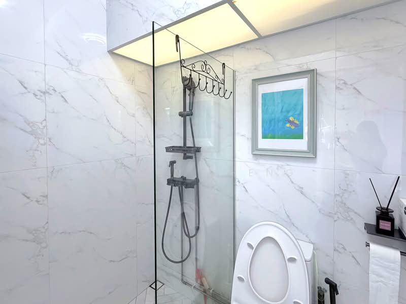 604 Senja Road HDB Flat For Sale at S$ 1,050,000 | PropertyGuru Singapore - Bathroom