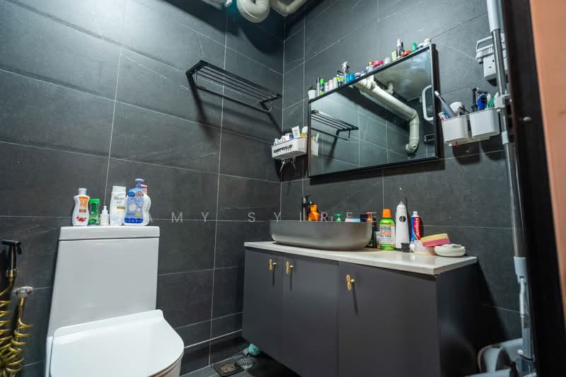 724 Tampines Street 71 HDB Flat For Sale at S$ 820,000 | PropertyGuru Singapore - Bathroom