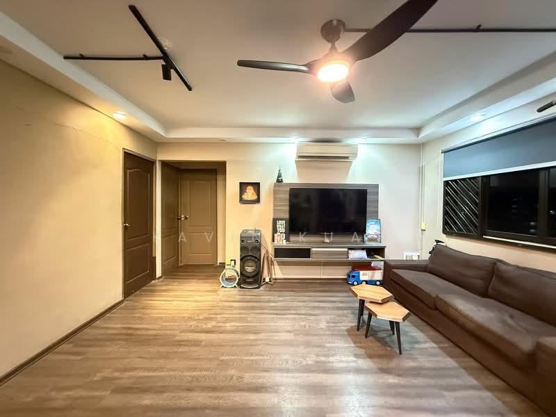 322 Bukit Batok Street 33 HDB Flat For Sale at S$ 555,000 | PropertyGuru Singapore - Living Room