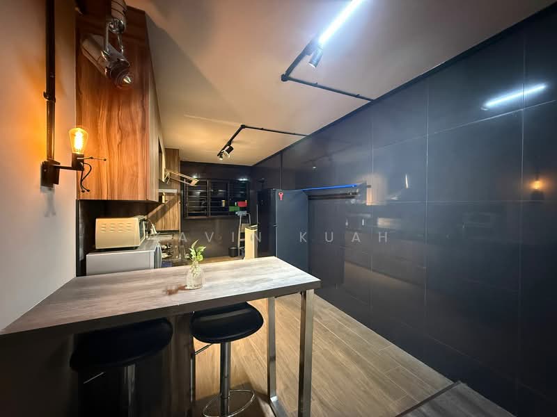 322 Bukit Batok Street 33 HDB Flat For Sale at S$ 555,000 | PropertyGuru Singapore - Kitchen