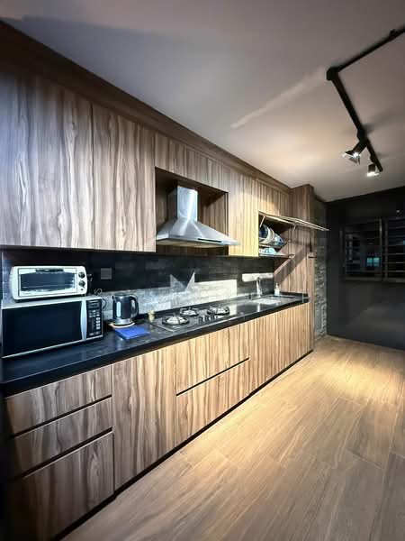 322 Bukit Batok Street 33 HDB Flat For Sale at S$ 555,000 | PropertyGuru Singapore - Kitchen