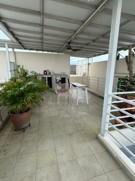 Savannah Condopark, 31 Simei Rise, 4 Bedrooms, 2,300 sqft, Condominium For Rent, by Mital B Desai, 500060845 - Balcony - PropertyGuru.com.sg