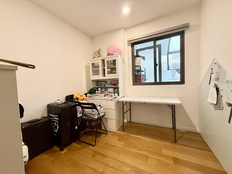 Pavilion Park, Pavilion Circle, 6 Bedrooms, 3,000 sqft, Terraced House For Rent, by Naomi Chua, 500060850 - Study - PropertyGuru.com.sg