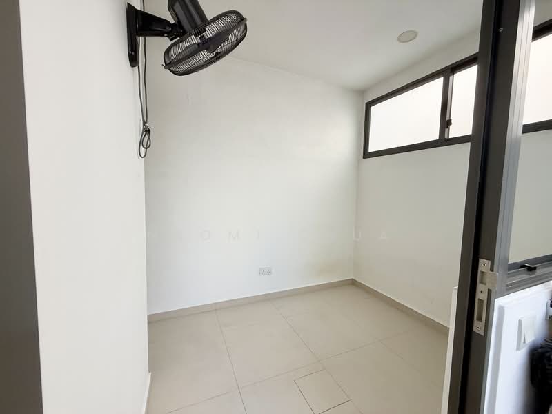 Pavilion Park, Pavilion Circle, 6 Bedrooms, 3,000 sqft, Terraced House For Rent, by Naomi Chua, 500060850 - Helper’s Room - PropertyGuru.com.sg