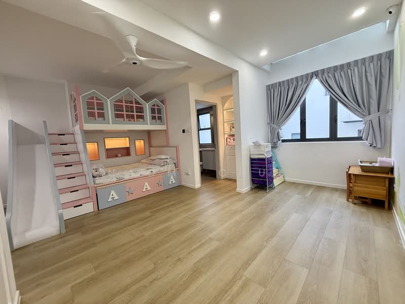 Pavilion Park, Pavilion Circle, 6 Bedrooms, 3,000 sqft, Terraced House For Rent, by Naomi Chua, 500060850 - Ensuite Bedroom - PropertyGuru.com.sg