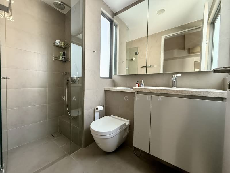 Pavilion Park, Pavilion Circle, 6 Bedrooms, 3,000 sqft, Terraced House For Rent, by Naomi Chua, 500060850 - Bathroom - PropertyGuru.com.sg