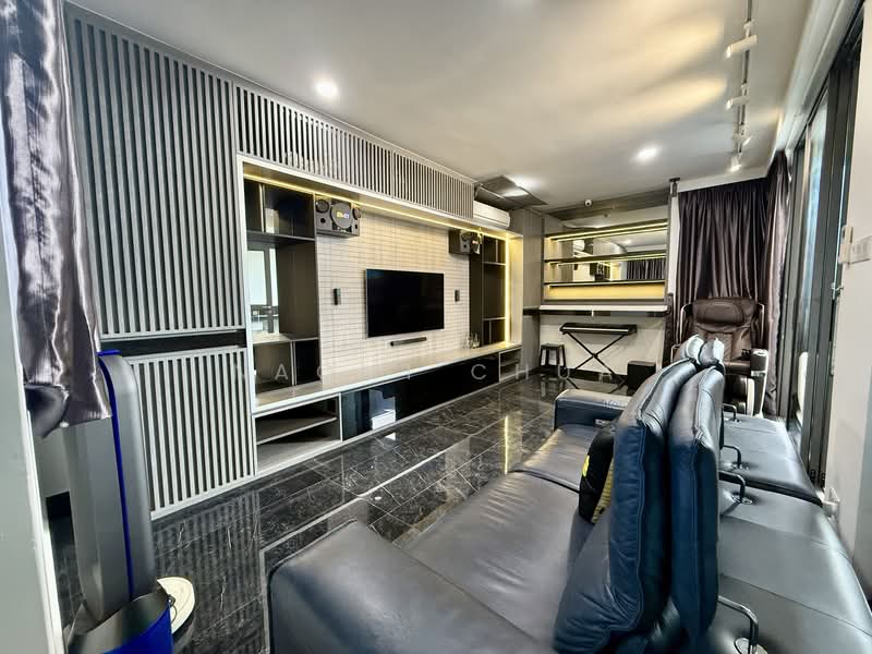 Pavilion Park, Pavilion Circle, 6 Bedrooms, 3,000 sqft, Terraced House For Rent, by Naomi Chua, 500060850 - Level 4 Living Room - PropertyGuru.com.sg