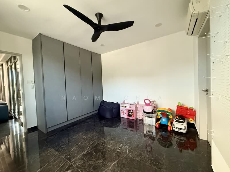 Pavilion Park, Pavilion Circle, 6 Bedrooms, 3,000 sqft, Terraced House For Rent, by Naomi Chua, 500060850 - Level 4 Ensuite Bedroom - PropertyGuru.com.sg